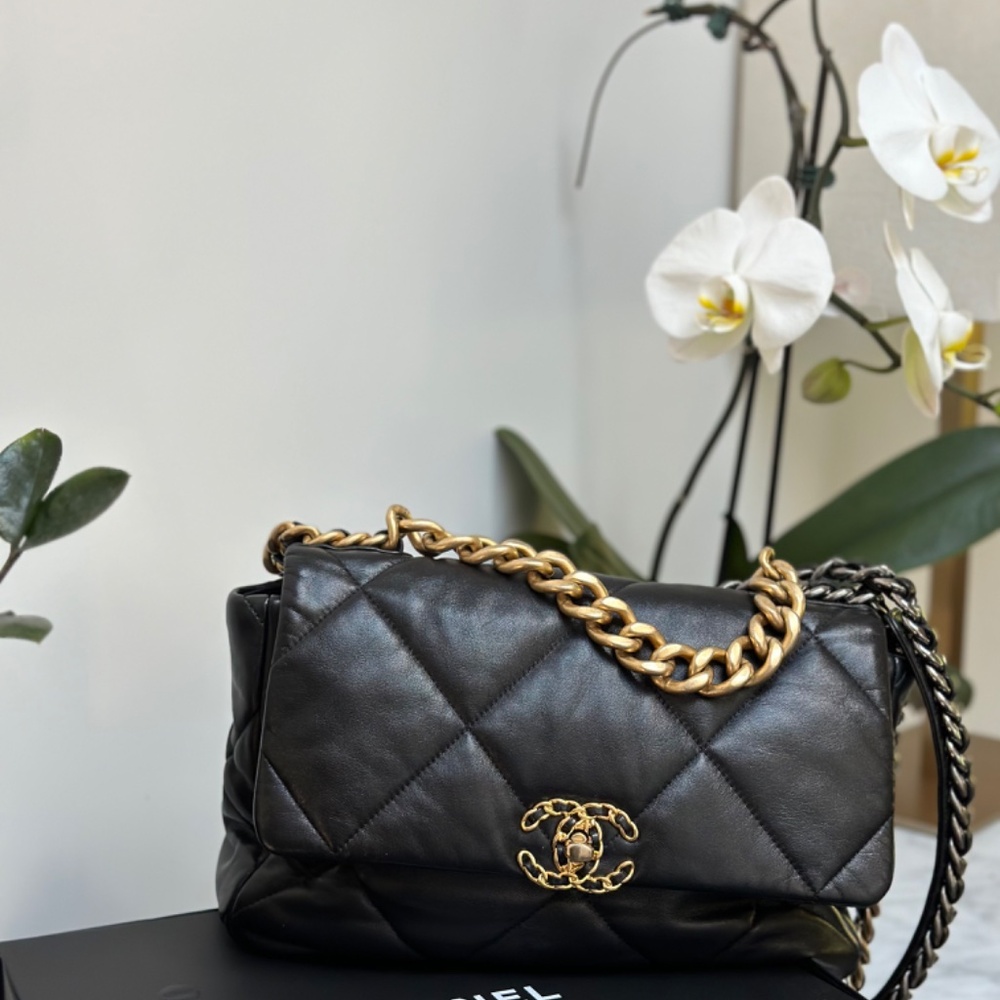 Chanel - Picture 6 of 6